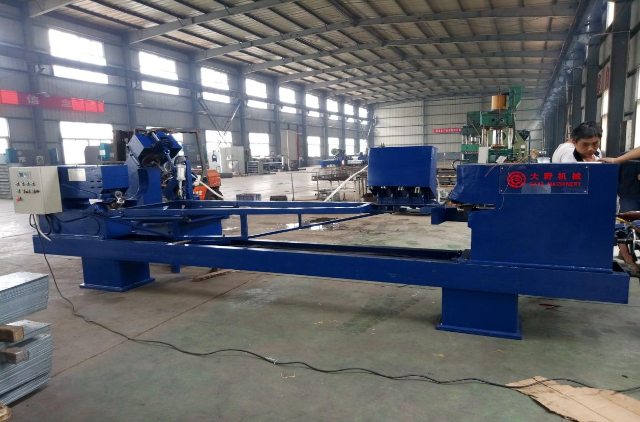 新鄉(xiāng)市大野機(jī)械制造有限公司對(duì)料塔扇形彎邊機(jī)的開發(fā)研制，升級(jí)換代的變化。